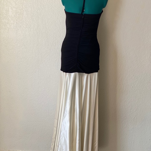 SOLDBeautiful Ivory satin  prom  dress size 11/12 prom - Picture 6 of 8